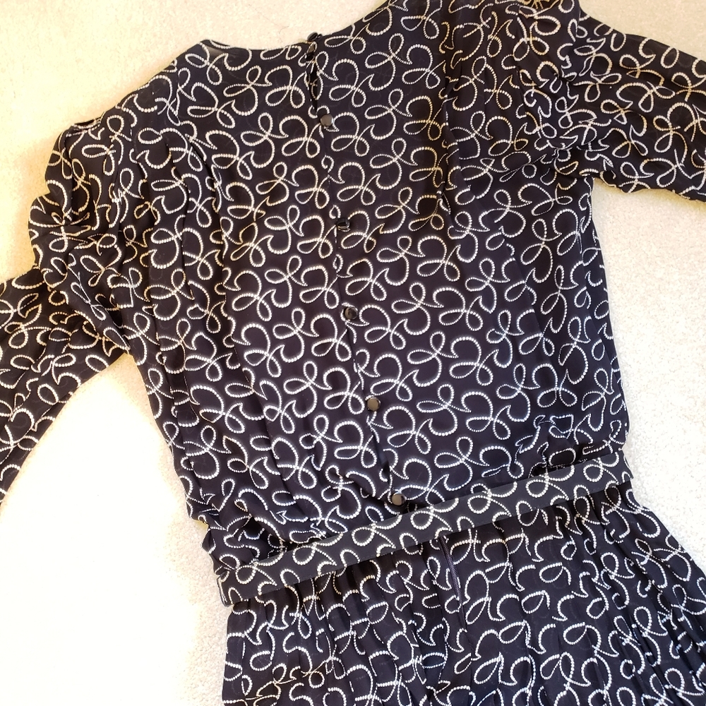 VTG EUC Liz Claiborne White/Black Belted Dress w/Pleated Skirt. Size 12P. - Picture 2 of 4